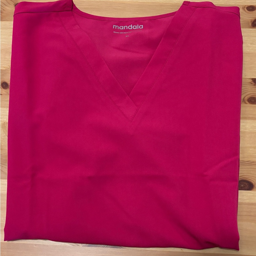 Mandala Scrubs 6 Pocket Top Cloud Raspberry